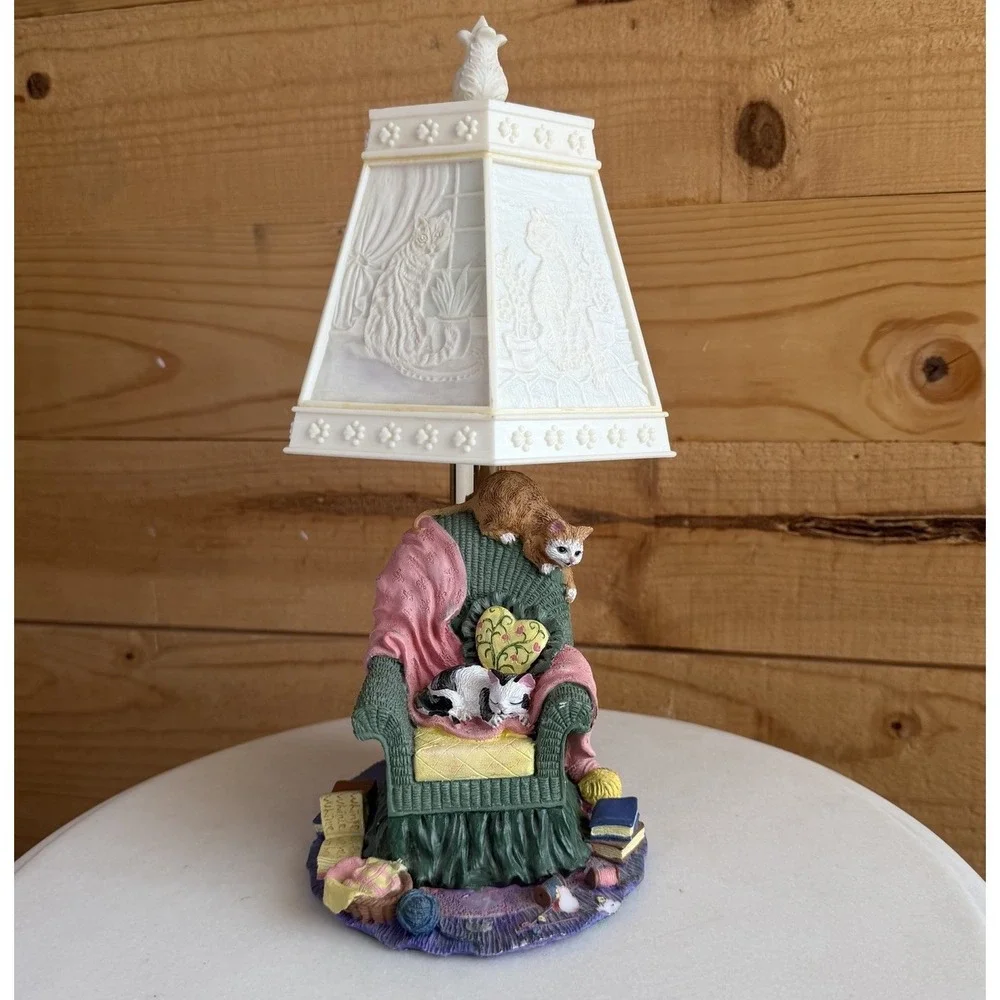 VTG Cat Lady Resin Figure Lamp Picture Shade Retro 90s Cottagecore *Flaws*